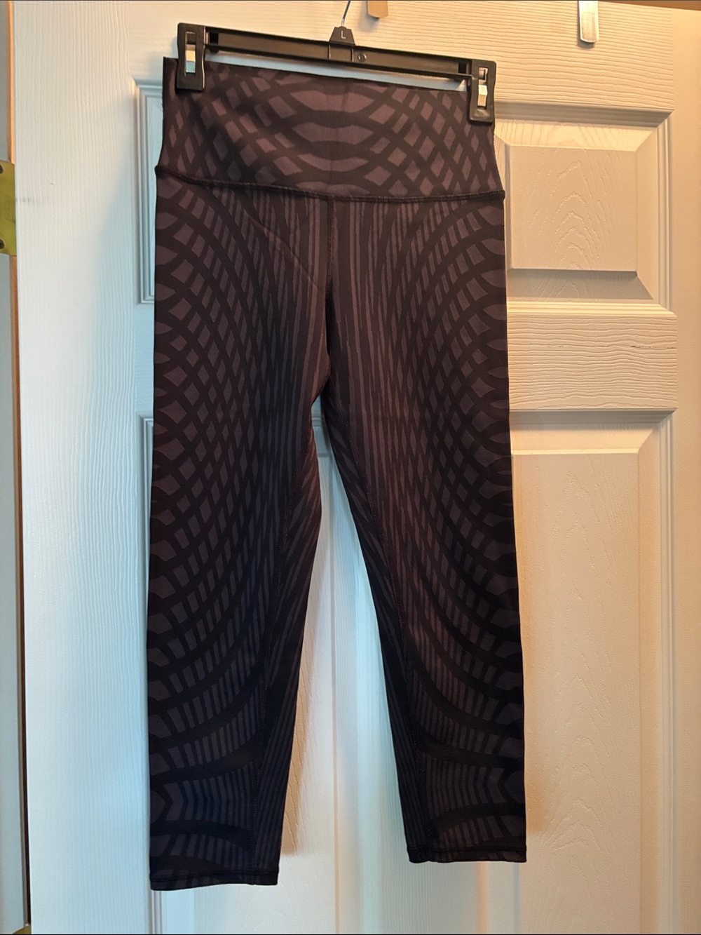 ALO High-Waist Black Patterned 21" Leggings